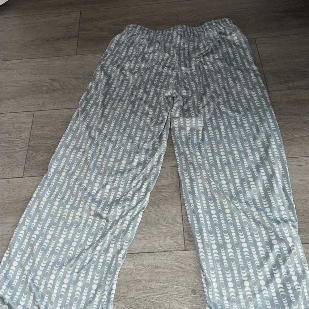 Super soft Hello Mello Light Blue Crescent Print Lounge Pants size Large - Picture 8 of 8